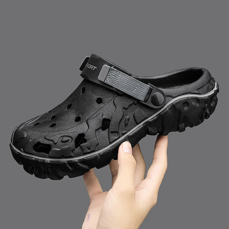 Lightweight and durable men's clogs made of high-quality EVA. Perfect for outdoor use with a medium heel (3-5 cm) and a true-to-size fit. Ideal for spring and autumn